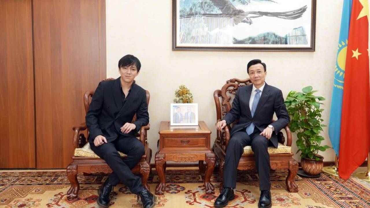 Посол Китая в Казахстане пригласил Димаша на Олимпиаду