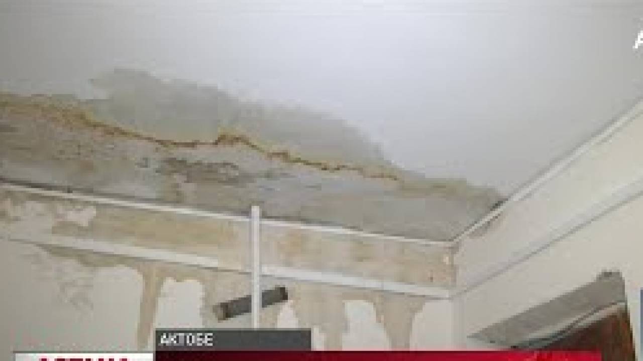 "Миллионы в никуда": актюбинское общежитие разваливается после капремонта