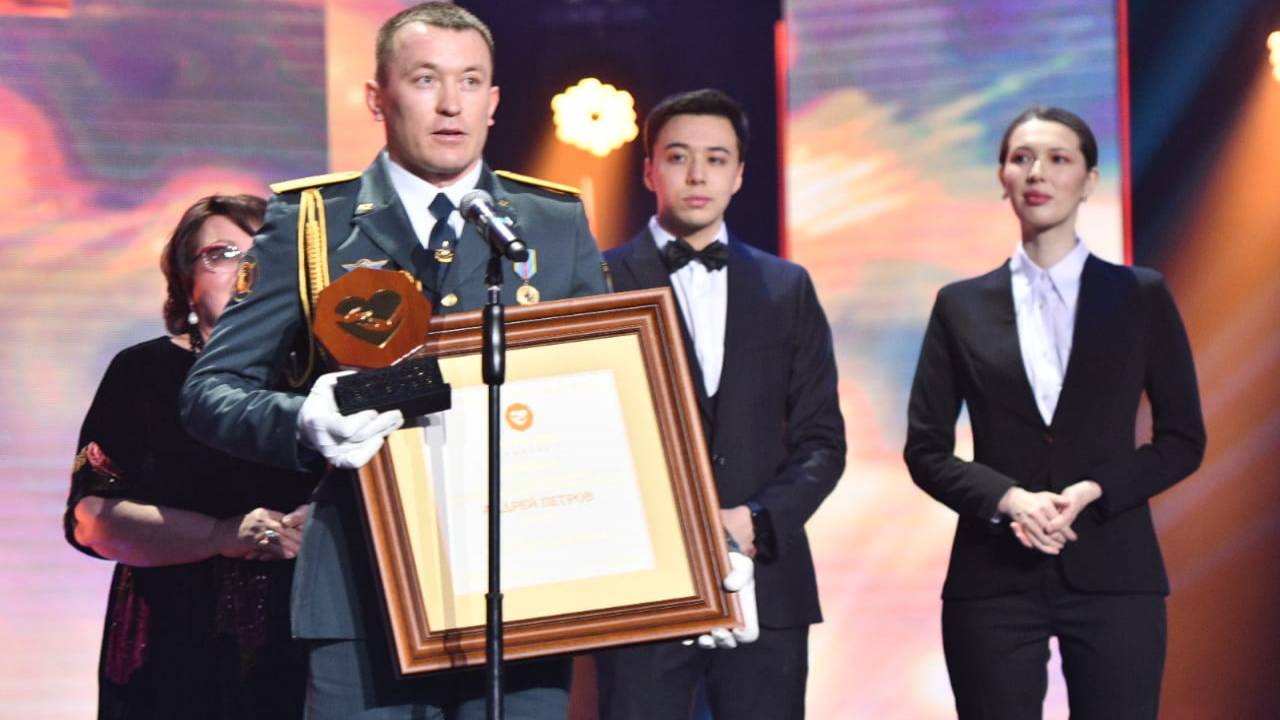 Спасший девушку от насильника актюбинский гвардеец награжден премией "ADAM BOL AWARDS"