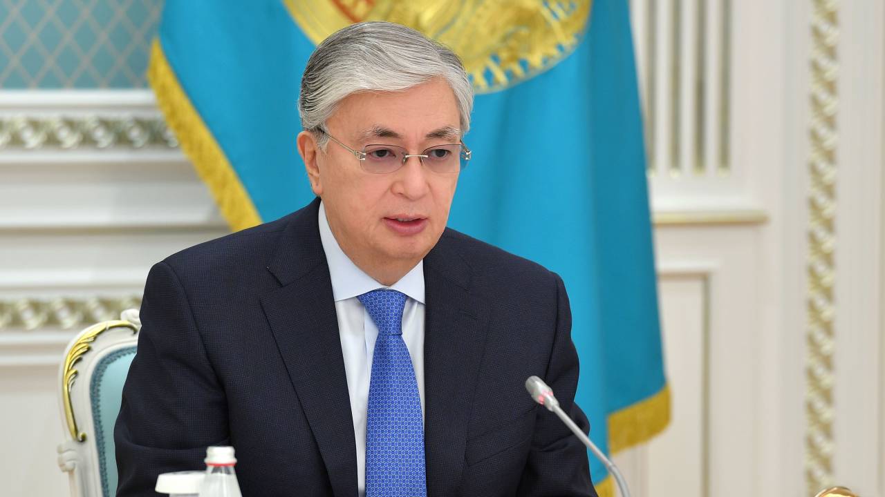 Токаев: Нефтегазовая отрасль играет важную роль в развитии Казахстана