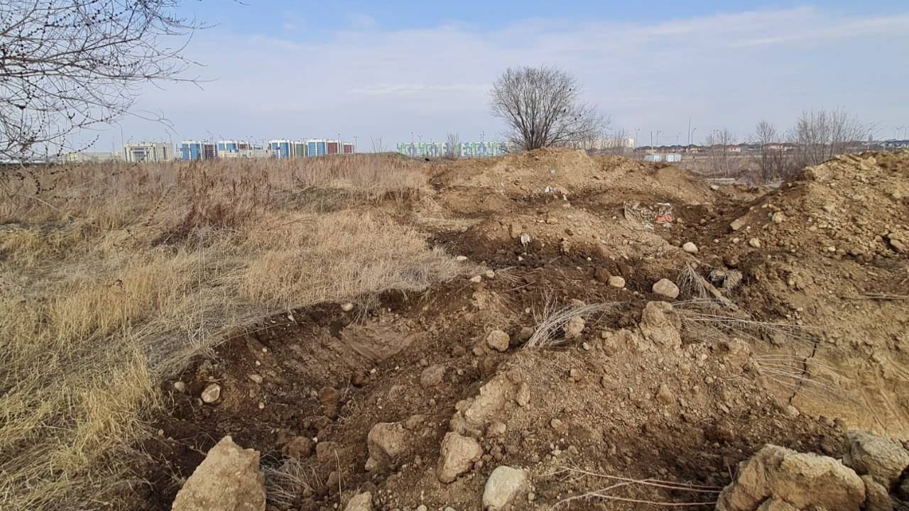 В окрестностях Алматы уничтожают сакские курганы