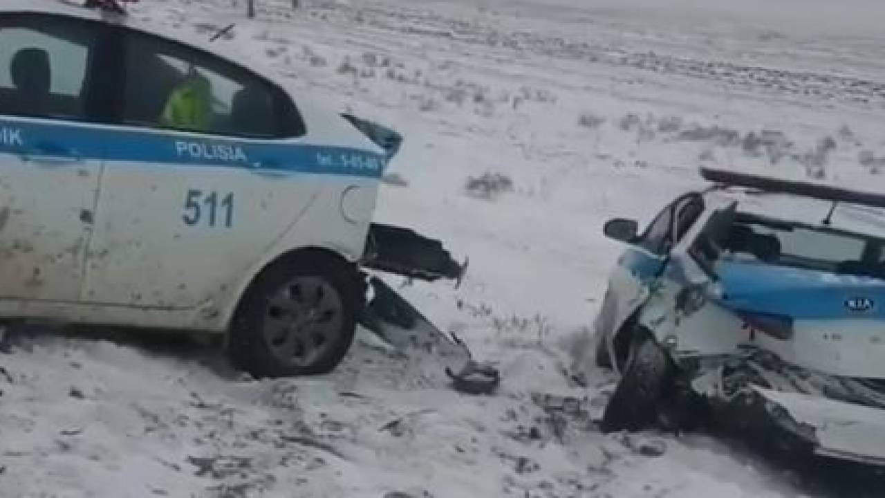 Водитель BMW протаранил два полицейских авто в Туркестанской области