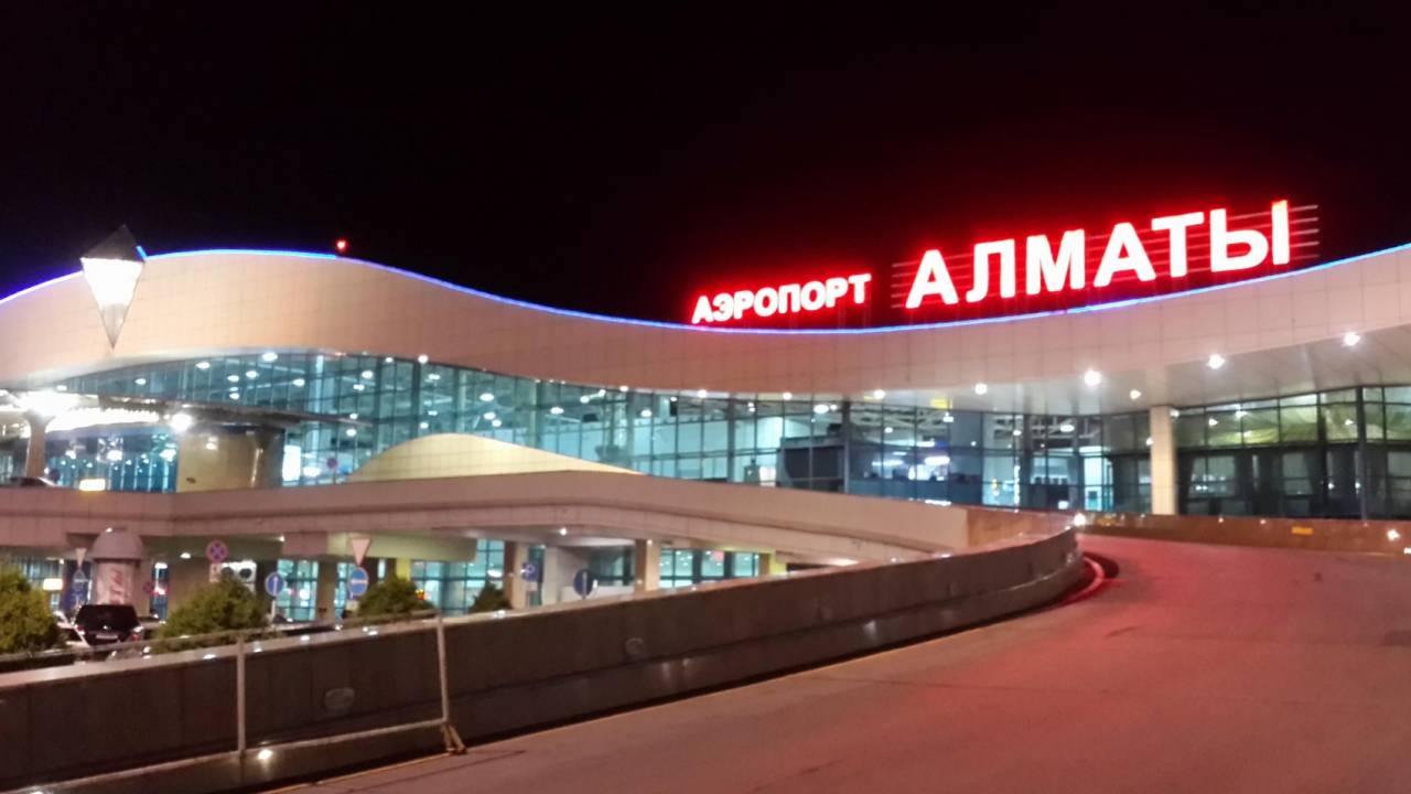 Возобновились вылеты и приемы самолетов в аэропорту Алматы
