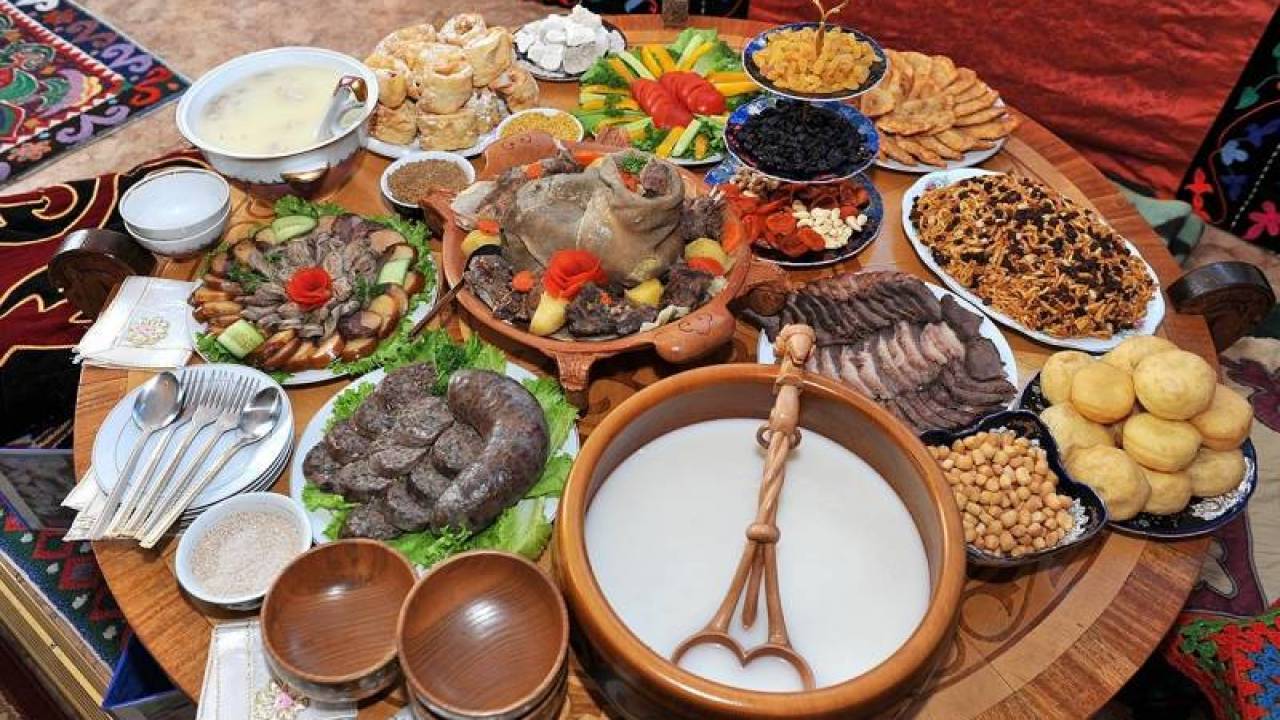 Забытые блюда казахской кухни попробовали иностранцы в ВКО
