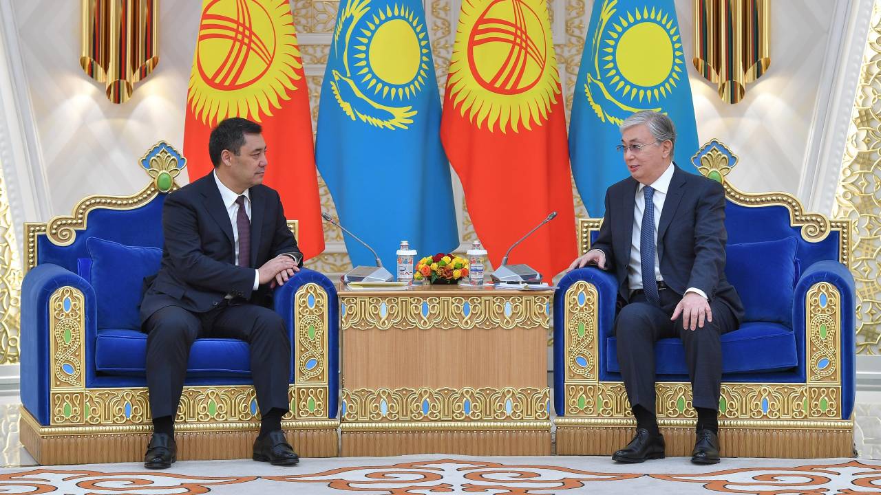 Зачем кыргызский президент прибыл в Казахстан