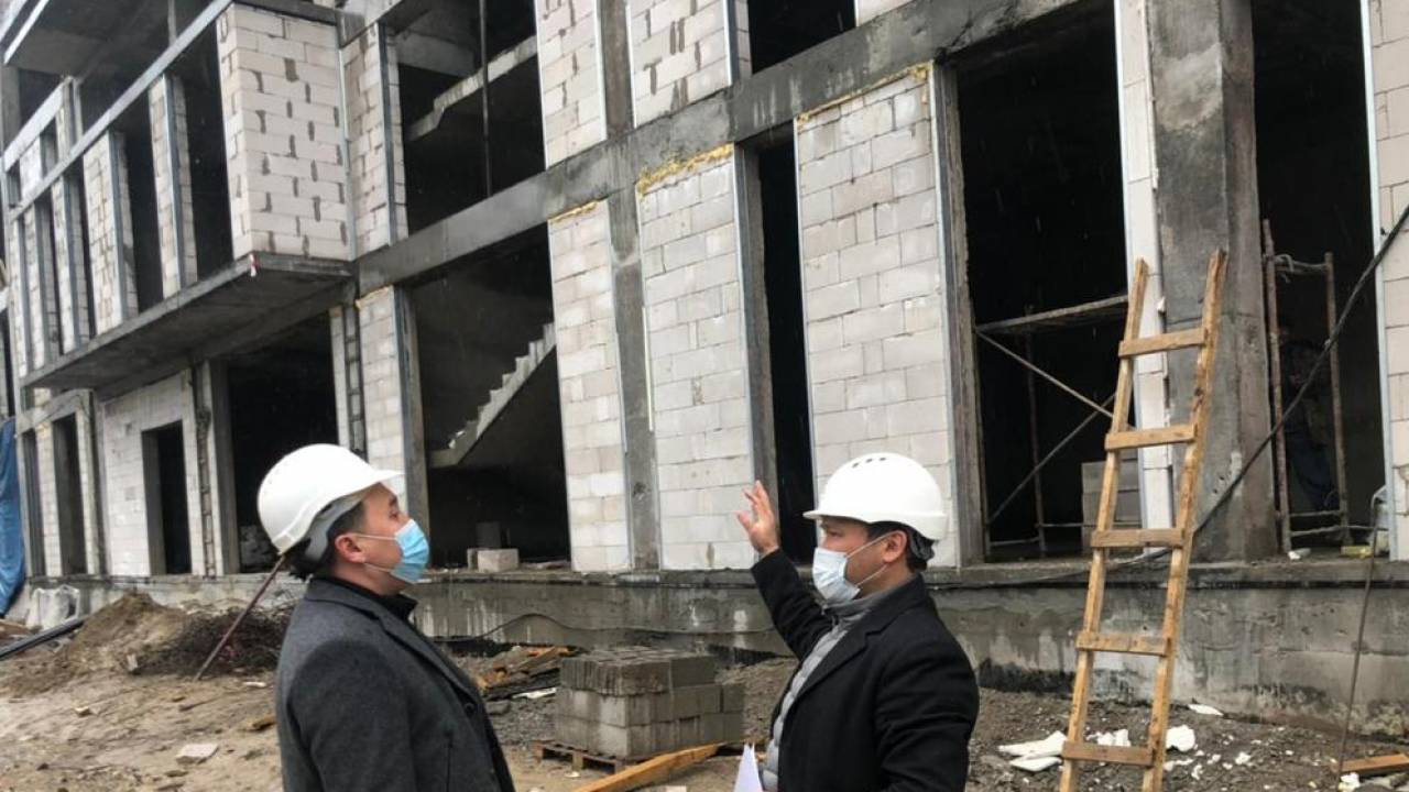 Антикор проверил ход строительства школы в Турксибском районе Алматы
