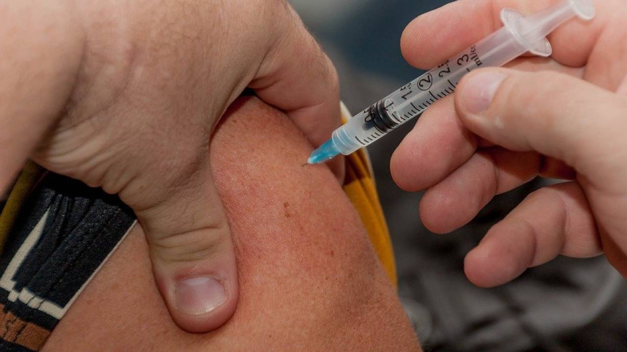 Более 44 тысяч жителей Алматы получили прививки от коронавируса