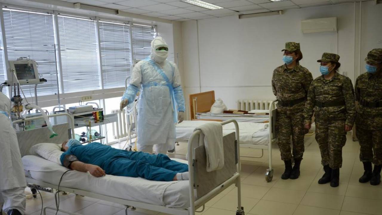 COVID-19: военные медики проходят спецподготовку