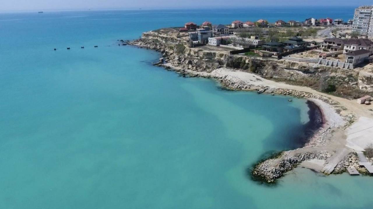 Каспийское море превращается в барханы
