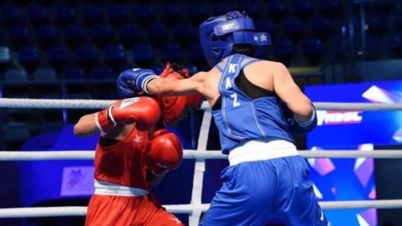 Казахстанская боксерша нокаутировала чемпионку Франции на МЧМ-2021