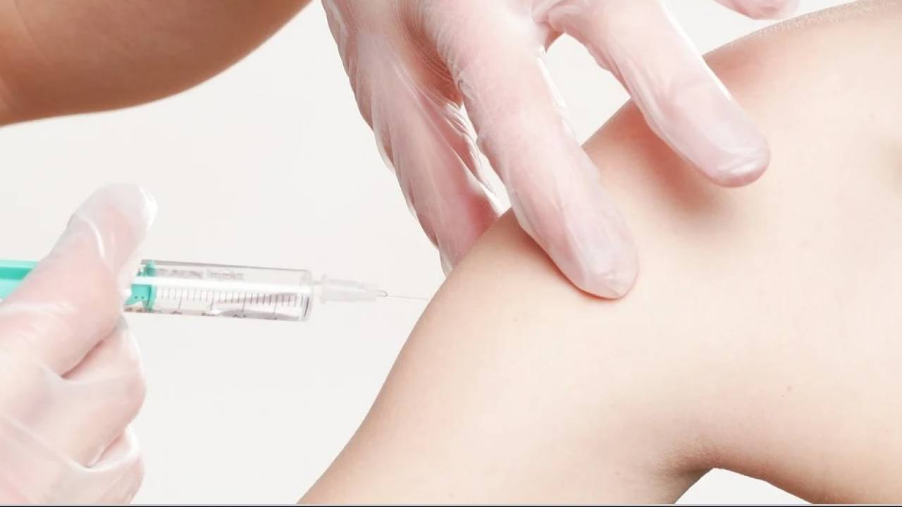 Начало вакцинации в ТРЦ в Алматы с 3 апреля опровергли