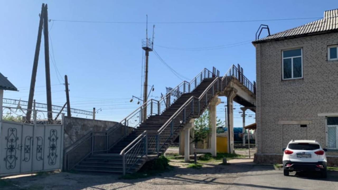 Школьница пыталась прыгнуть с моста в Туркестанской области