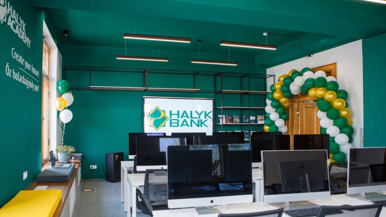 Студенты IT-специальностей двух вузов Казахстана учатся на реальном примере Halyk Bank