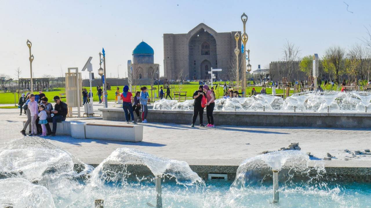 Туркестан: город