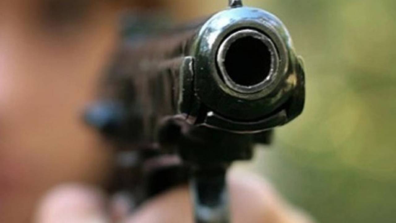 Угрожал посетительнице пистолетом – охранники ТД задержали дебошира