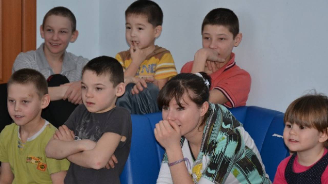 В Казахстане около 20% усыновленных детей возвращают в детские дома