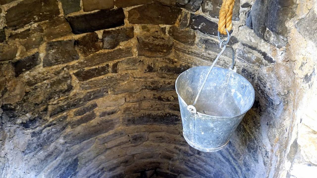 Жители села в ВКО пять лет живут без воды