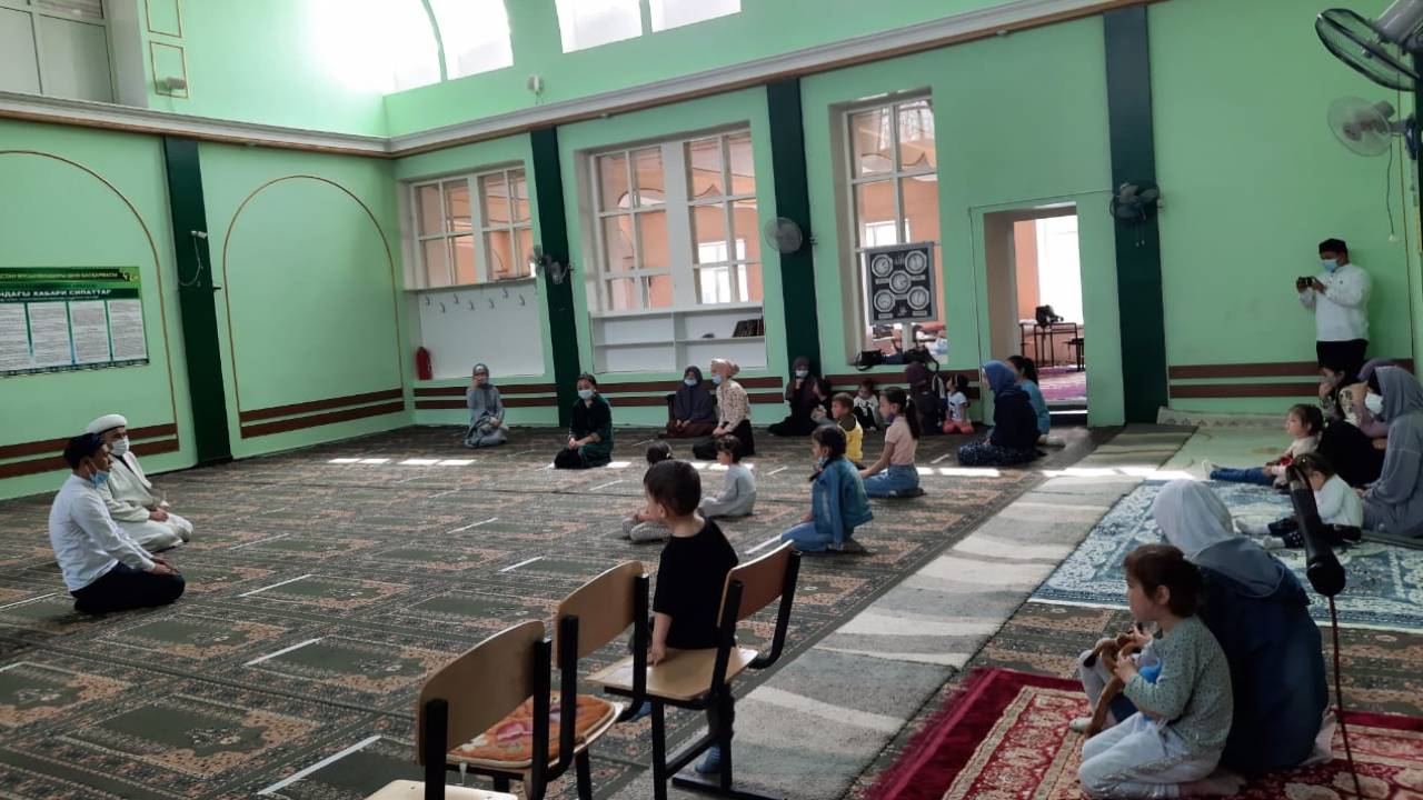 Для детей вернувшихся из Сирии казахстанцев организован праздник в мечети Алматы