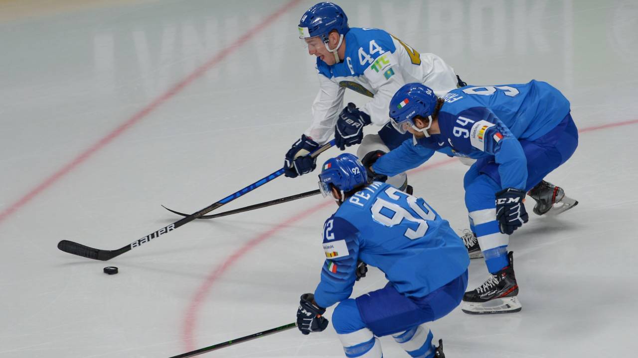 IIHF восхитилась комбинацией сборной Казахстана в матче с Италией