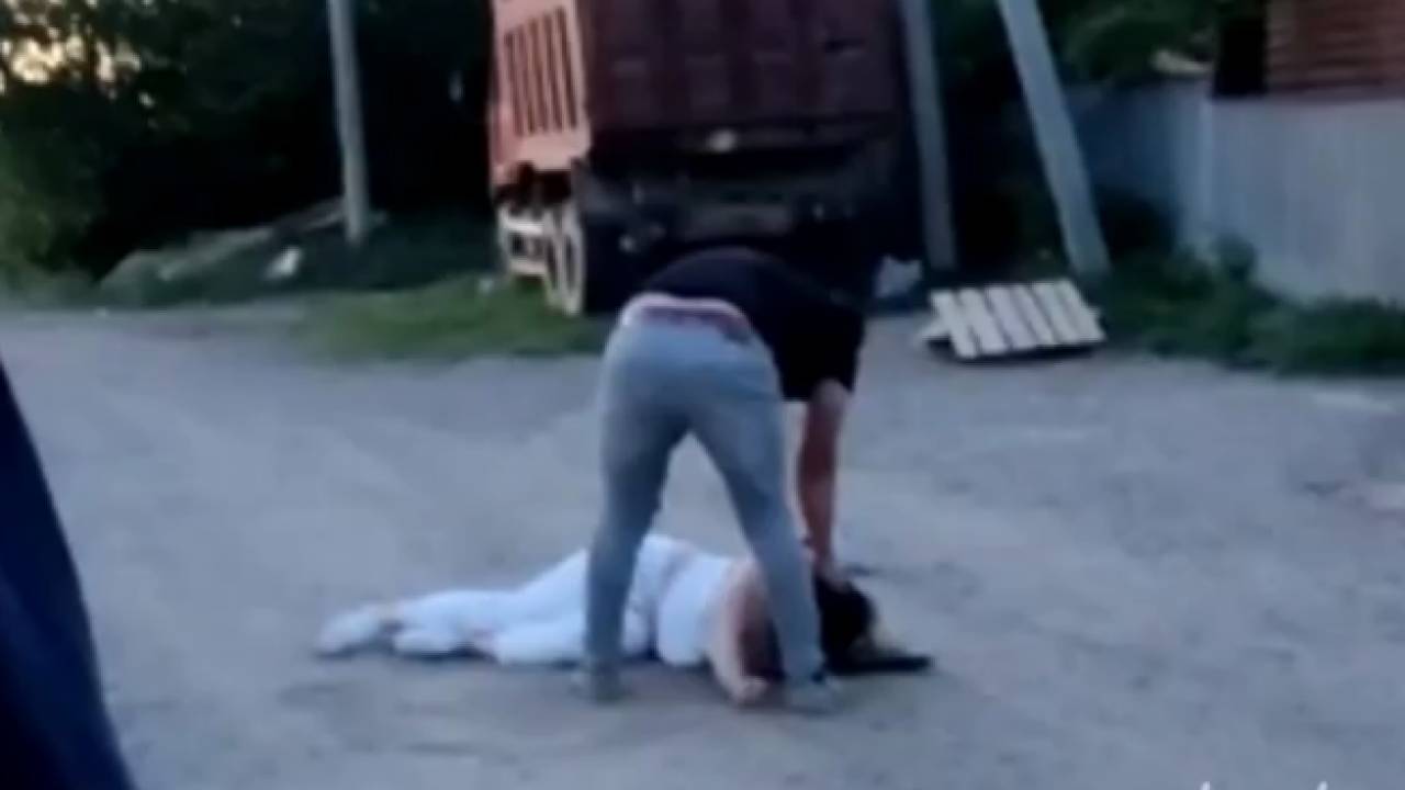 Хотел надругаться - нападение на девушку попало на видео в Кокшетау