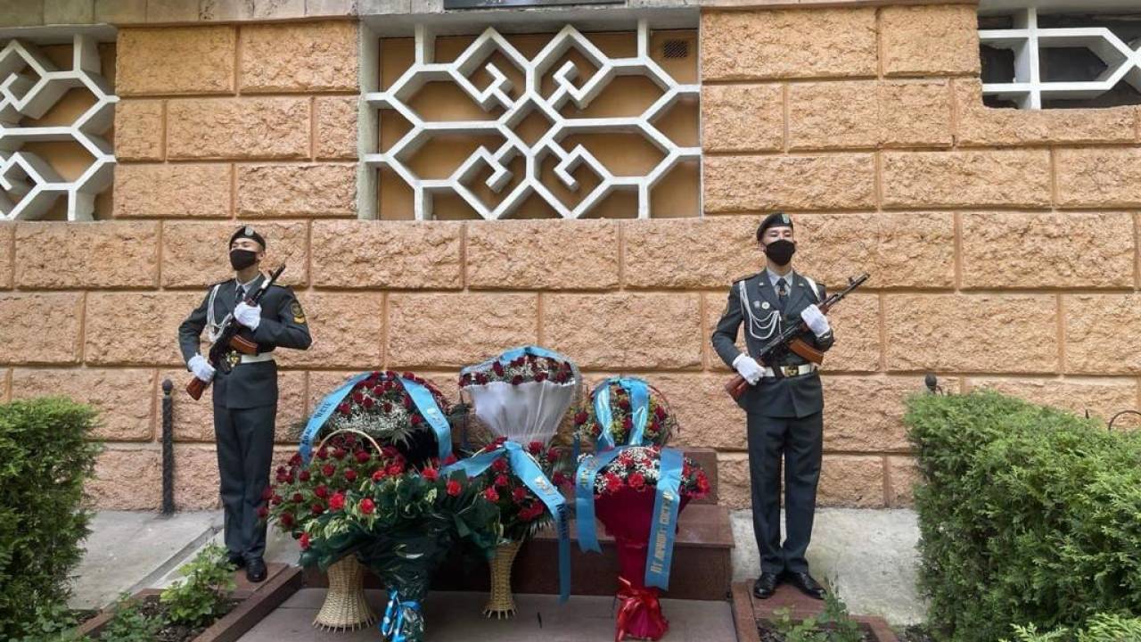Памятные мероприятия в день рождения первого министра обороны Казахстана прошли в Алматы