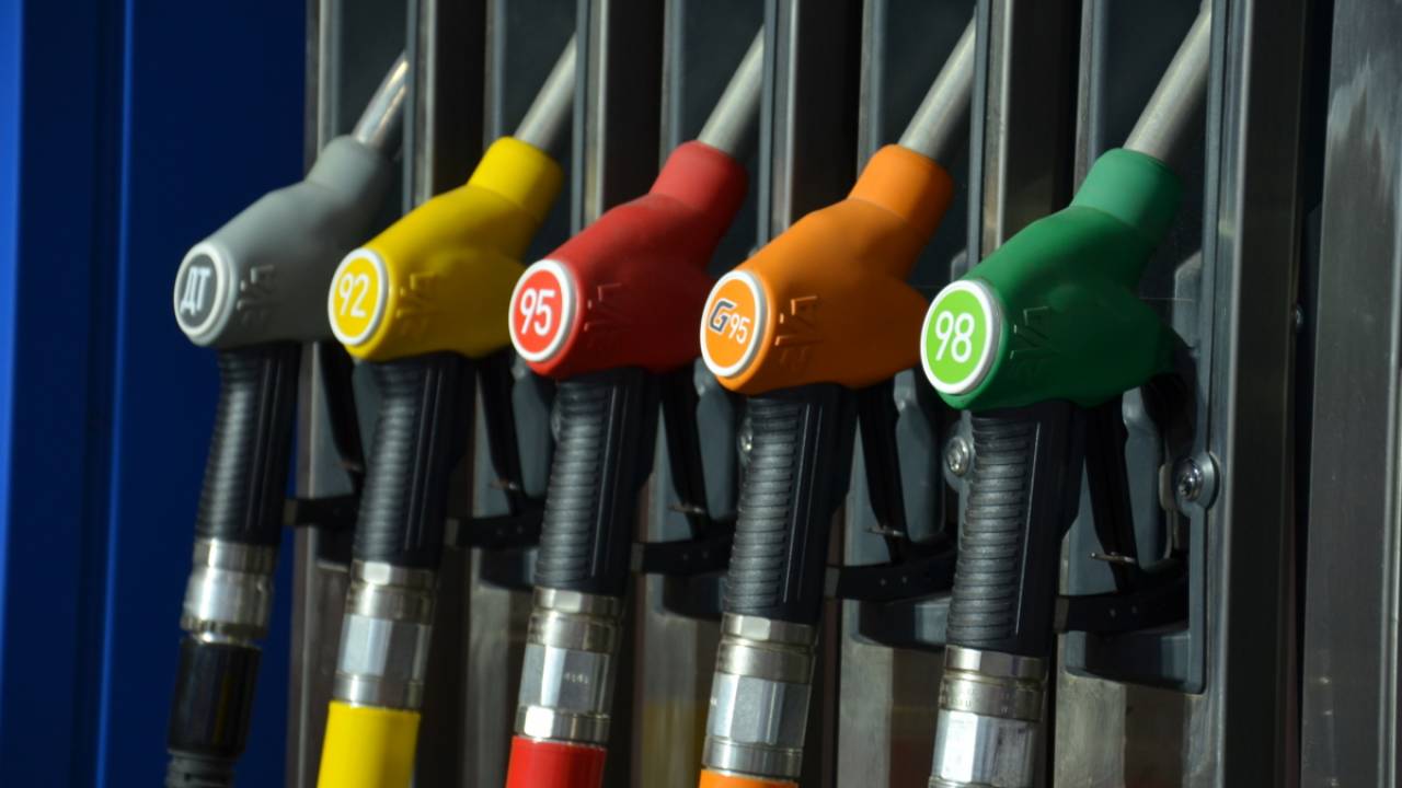 Признаки ценового сговора реализаторов бензина выявили в Казахстане