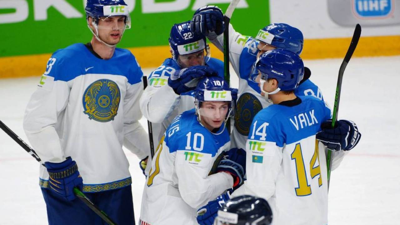 Сборная Казахстана по хоккею сохраняет место в плей-офф ЧМ-2021