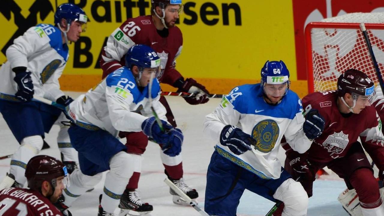 Сборная Казахстана свой первый матч на ЧМ по хоккею начала с победы