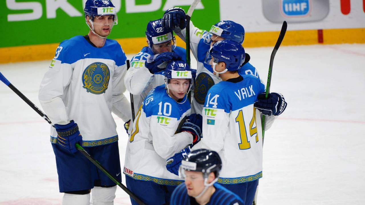 Сборная Казахстана в серии буллитов одолела чемпионов мира по хоккею