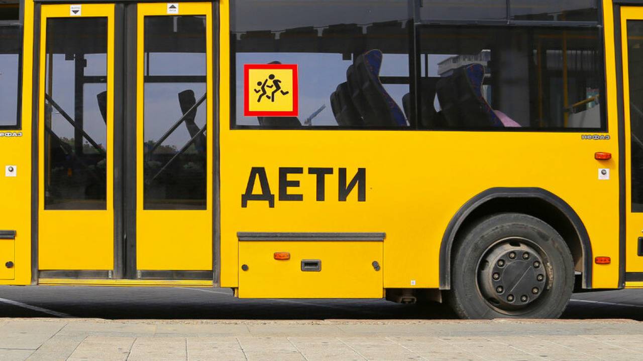 Школьный автобус столкнулся с двумя машинами в Талдыкоргане