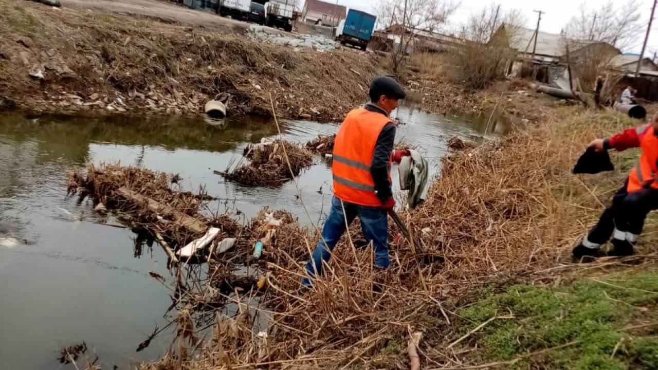 Территорию у реки Сарыбулак очистили от мусора в Нур-Султане