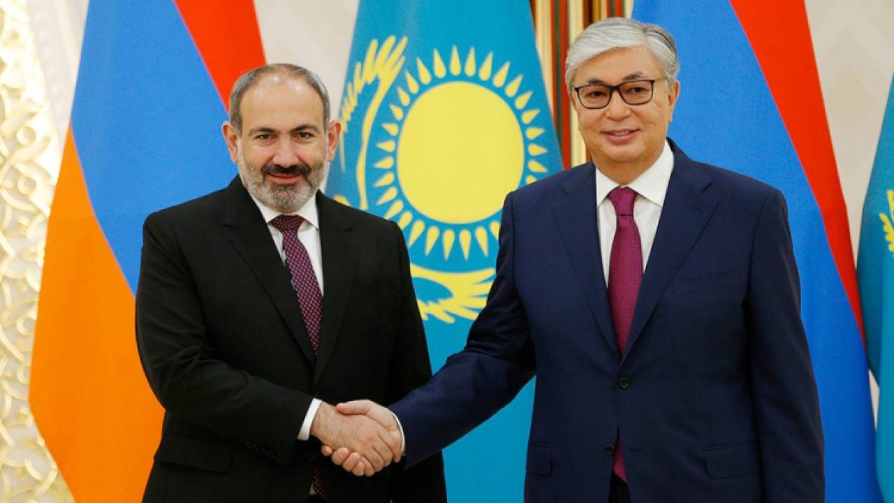 Токаев и Пашинян обсудили ситуацию на армяно-азербайджанской границе