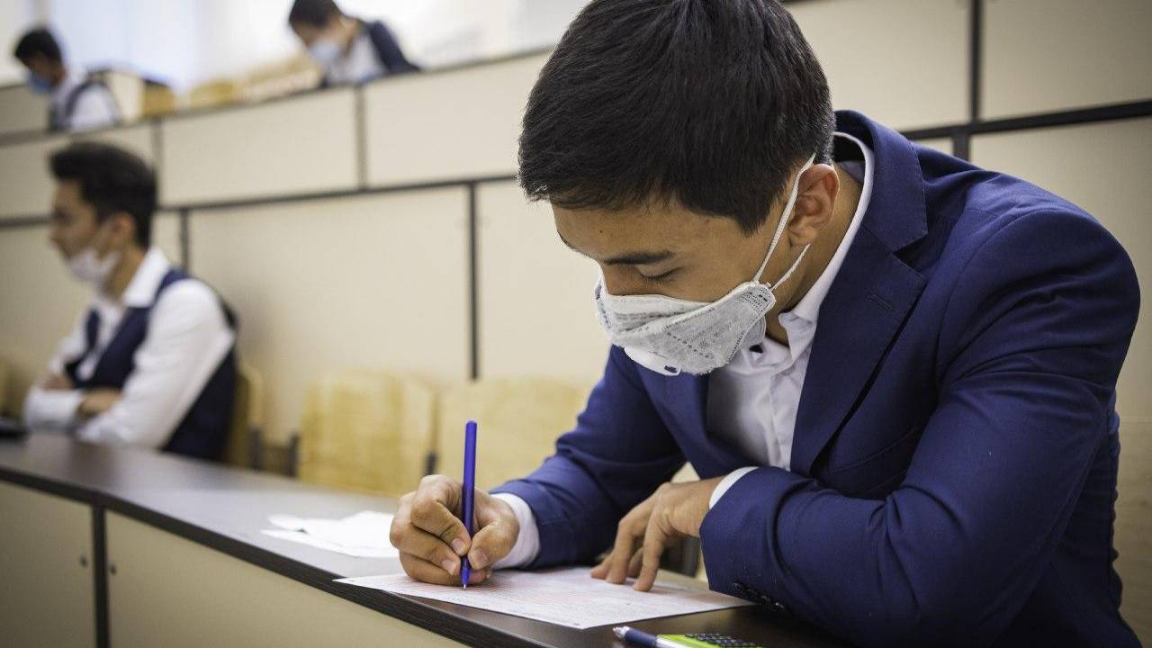 ЕНТ в Казахстане: почти 600 выпускников удалили с тестирования