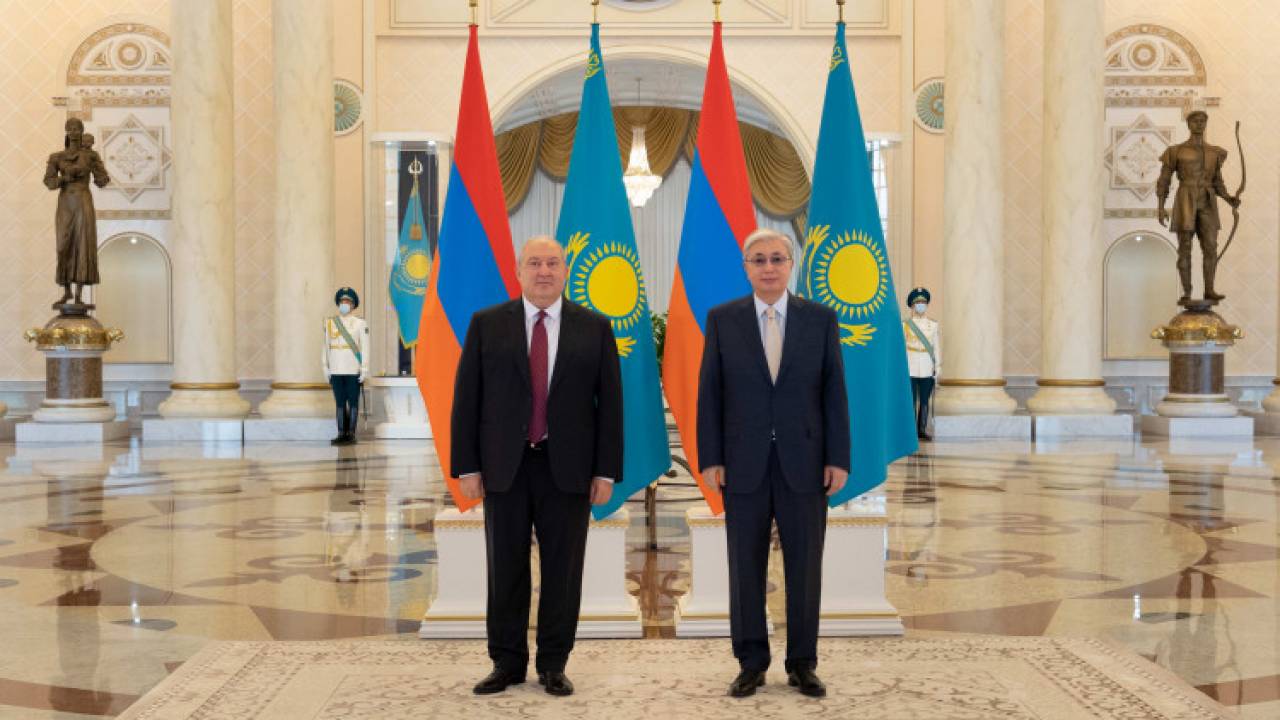 К своим друзьям. Президент Армении прибыл в Казахстан 