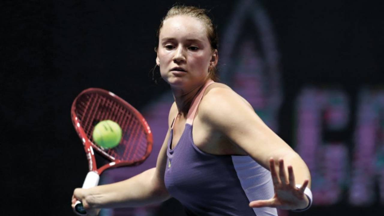 Казахстанская теннисистка победила пятую ракетку мира в Англии