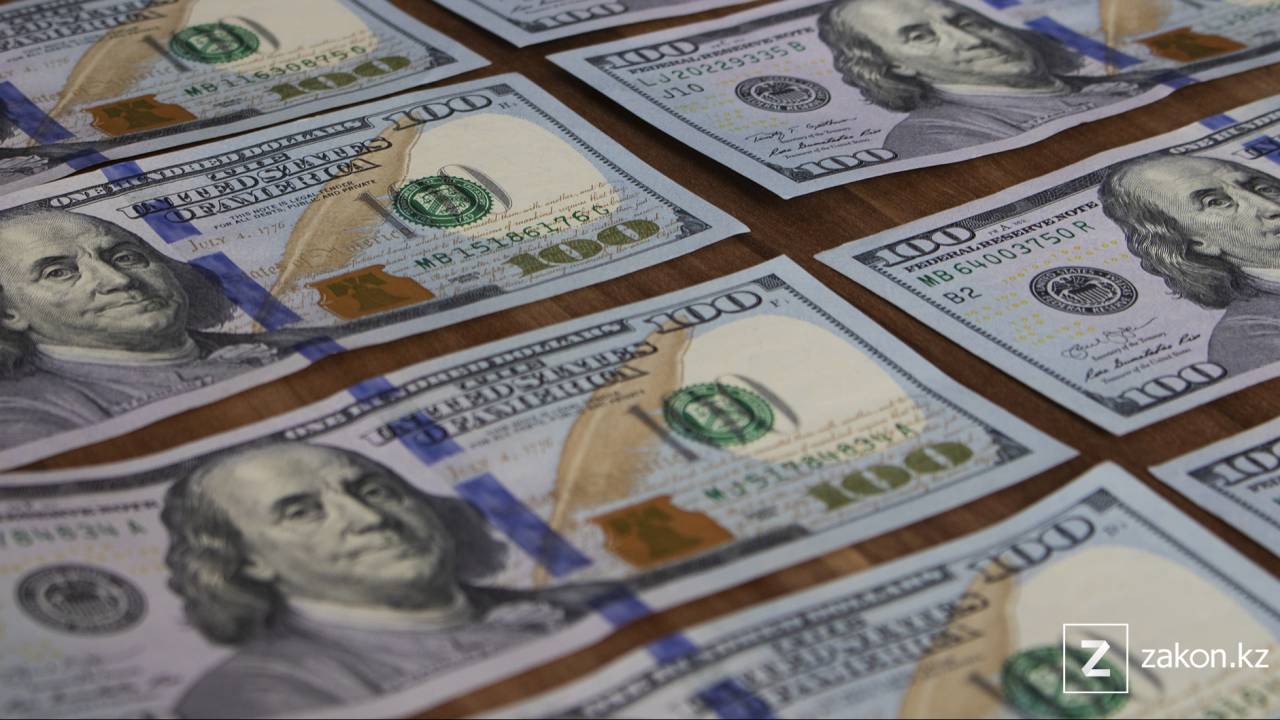 Курс доллара снова растет на торгах