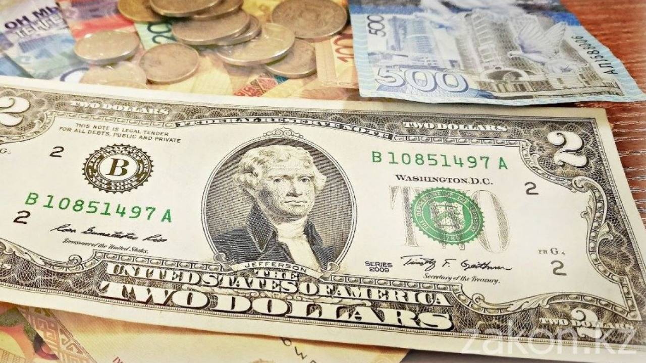 Тенге укрепился по отношению к доллару