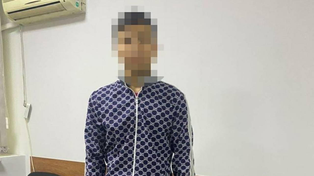 В Алматы грабитель напал на девушку средь бела дня и отобрал телефон