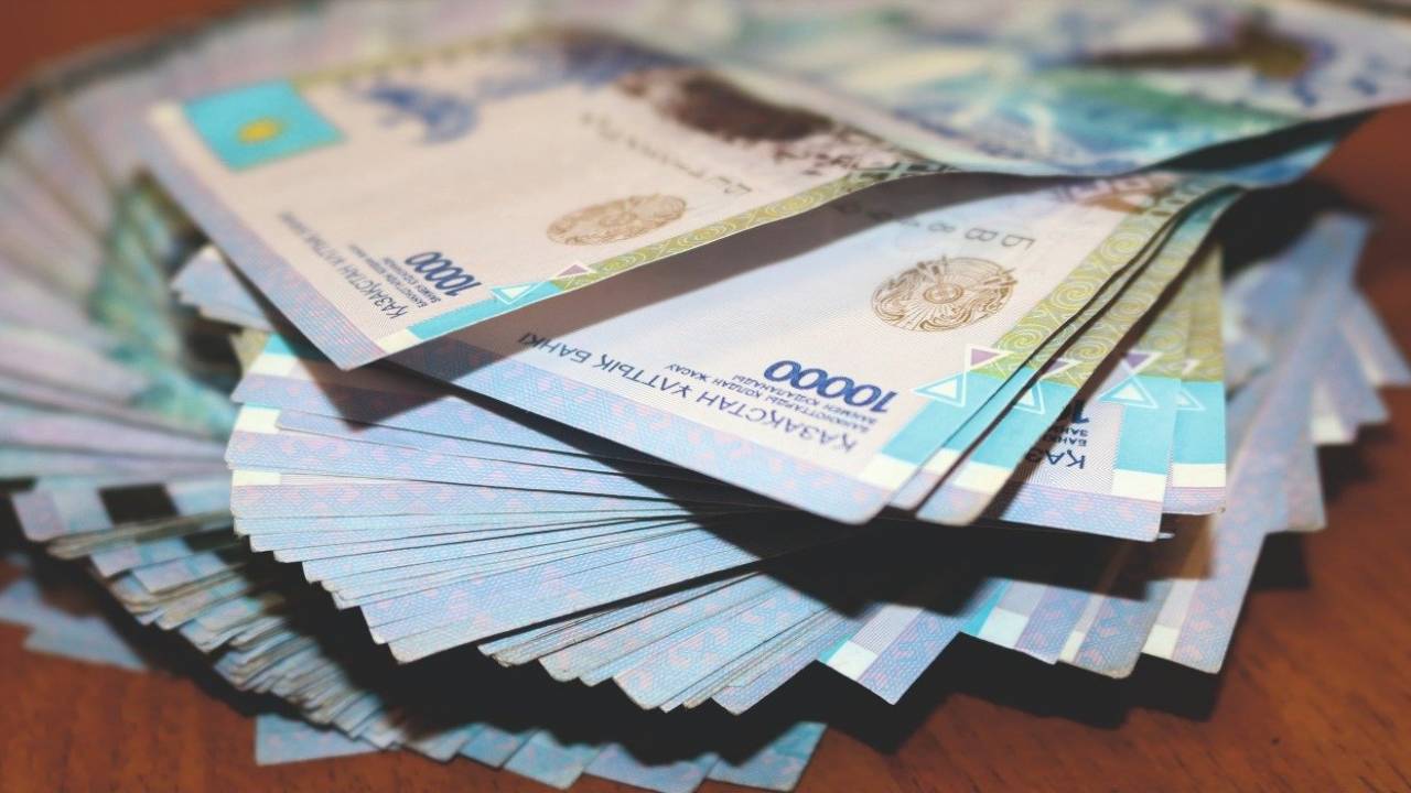 В Казахстане утвердили максимальные ставки по тенговым депозитам
