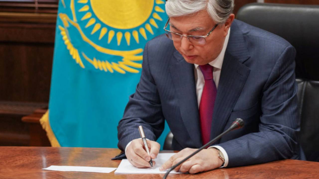 Важный указ о правах казахстанцев подписал Токаев