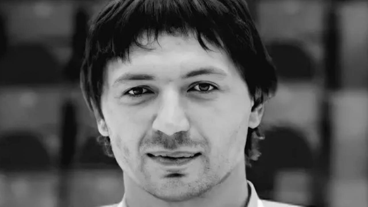 Экс-защитник сборной Казахстана по хоккею умер от КВИ