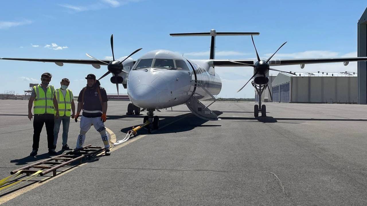 Казахстанец попытался протащить 26-тонный самолет и побить новый рекорд