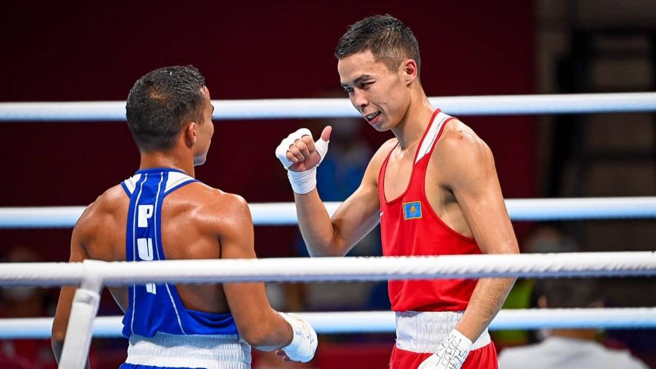Казахстанец вышел в 1/4 финала олимпийского турнира по боксу