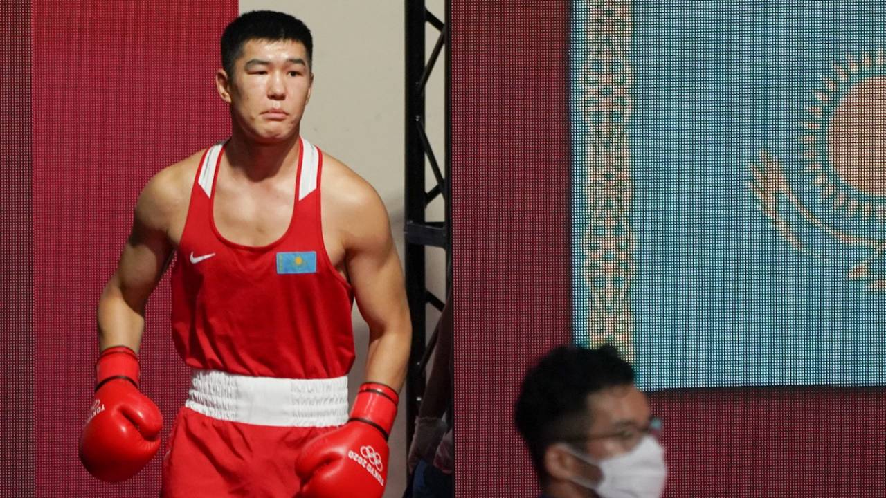 Казахстанский боксер Нурдаулетов уступил сопернику из России на Олимпиаде