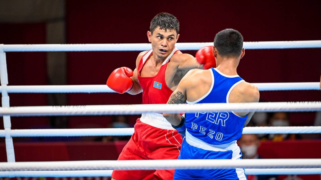 Казахстанский боксер пробился в 1/8 финала Олимпийских игр в Токио