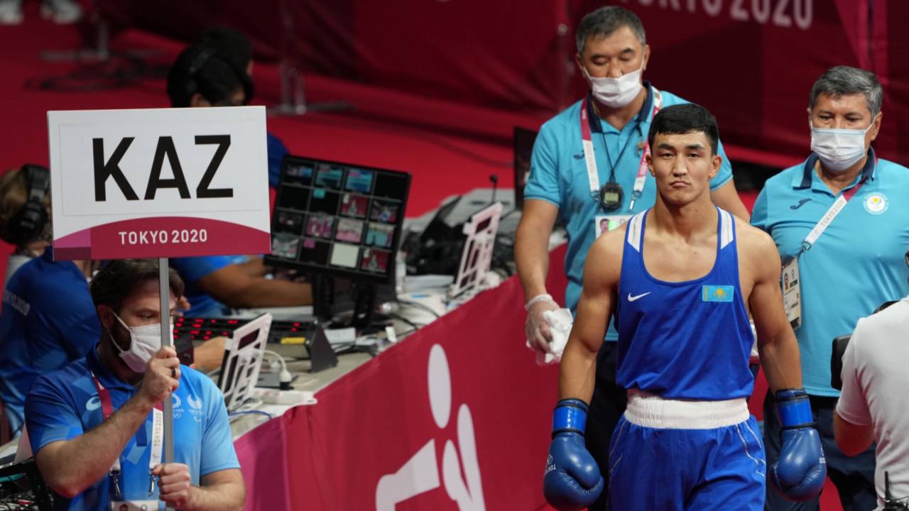 Казахстанский боксер стартовал с победы на Олимпиаде
