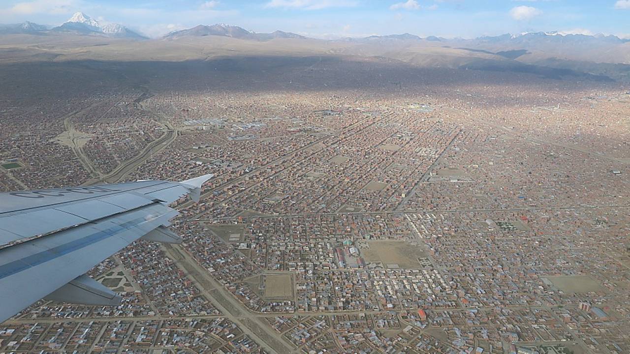 Казахстанцы рассылают сообщение о "дезинфекции с самолетов"