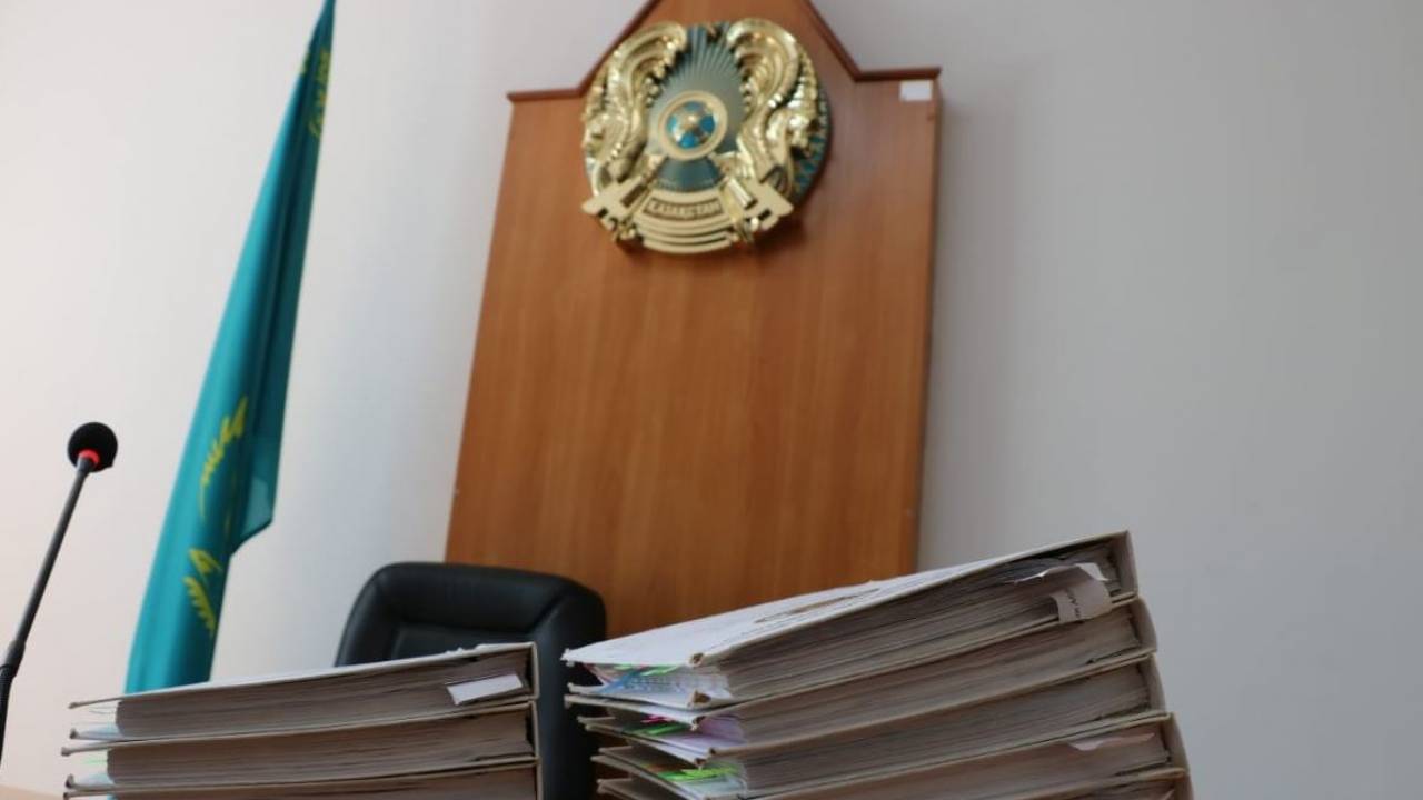 Пятерых экс-полицейских осудили в Алматинской области
