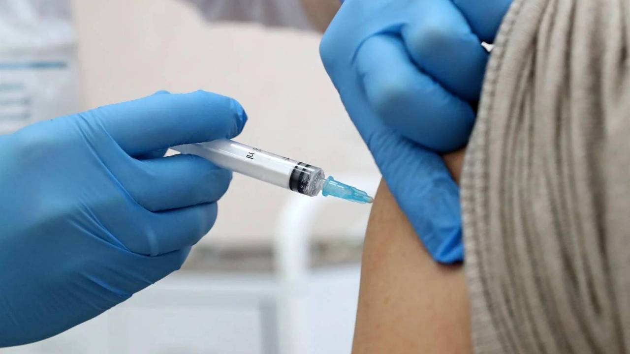 Сроки обязательной вакцинации установили в Карагандинской области