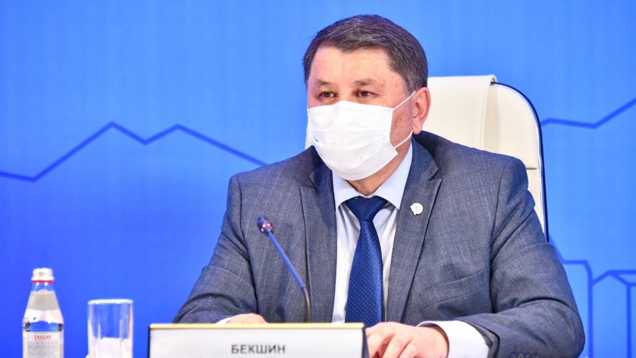 Вакцинацию коллективов в Алматы начнут проверять с 15 июля
